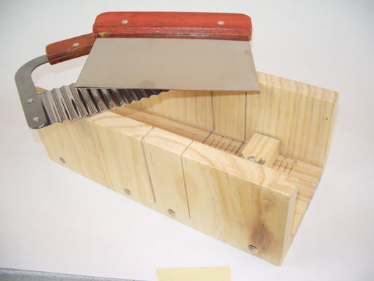 Soap Cutter with straight and wavy steel blades